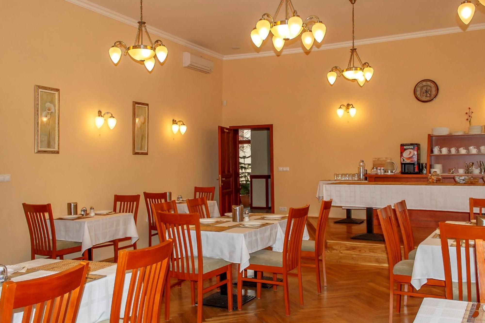 Pannon Hotel Bejelentkezes 20 Oraig, Check-In Until 20 O'Clock, Einchecken Bis 20 Uhr Мохач Экстерьер фото