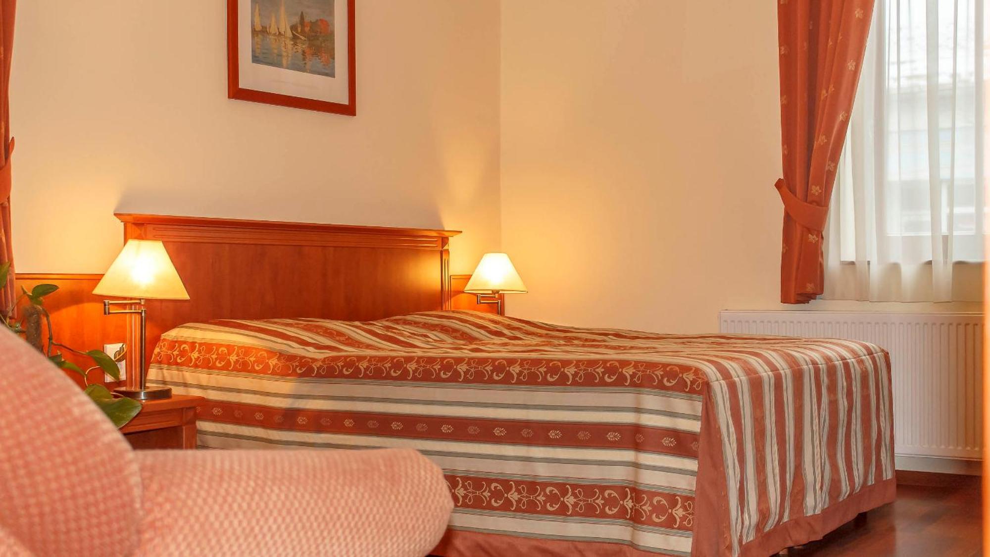 Pannon Hotel Bejelentkezes 20 Oraig, Check-In Until 20 O'Clock, Einchecken Bis 20 Uhr Мохач Экстерьер фото