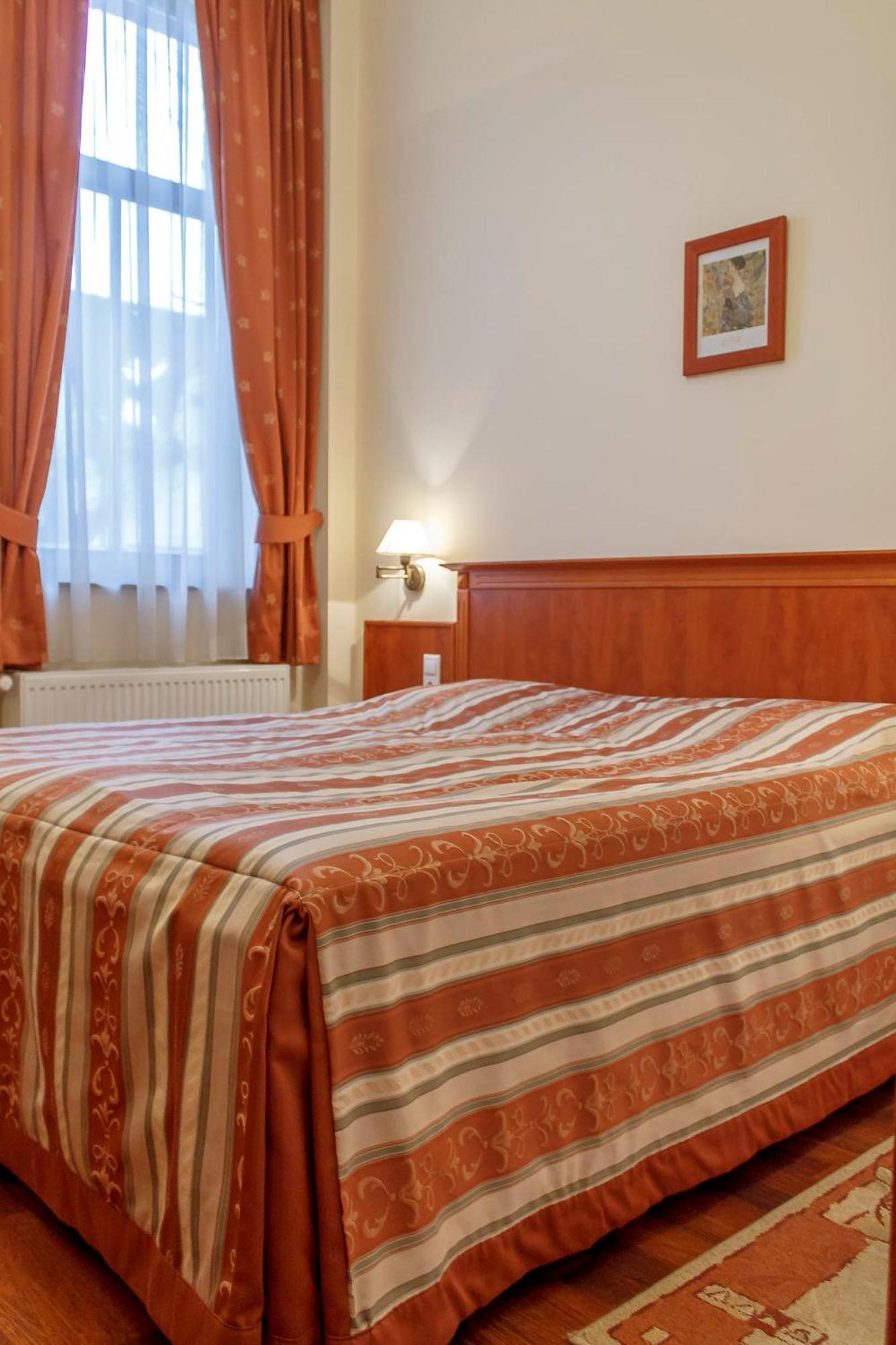 Pannon Hotel Bejelentkezes 20 Oraig, Check-In Until 20 O'Clock, Einchecken Bis 20 Uhr Мохач Экстерьер фото