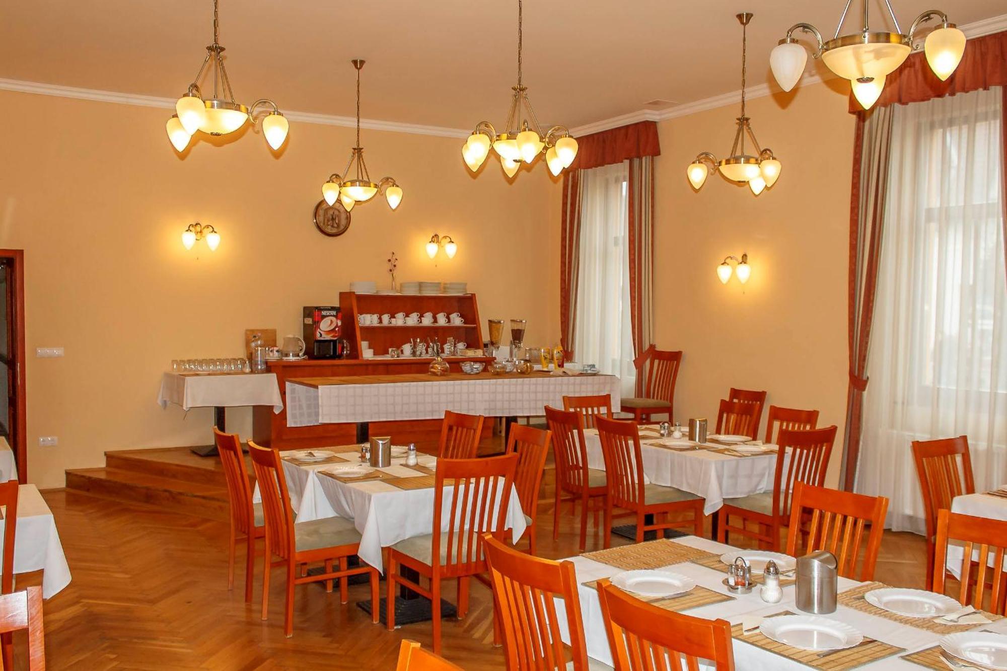 Pannon Hotel Bejelentkezes 20 Oraig, Check-In Until 20 O'Clock, Einchecken Bis 20 Uhr Мохач Экстерьер фото