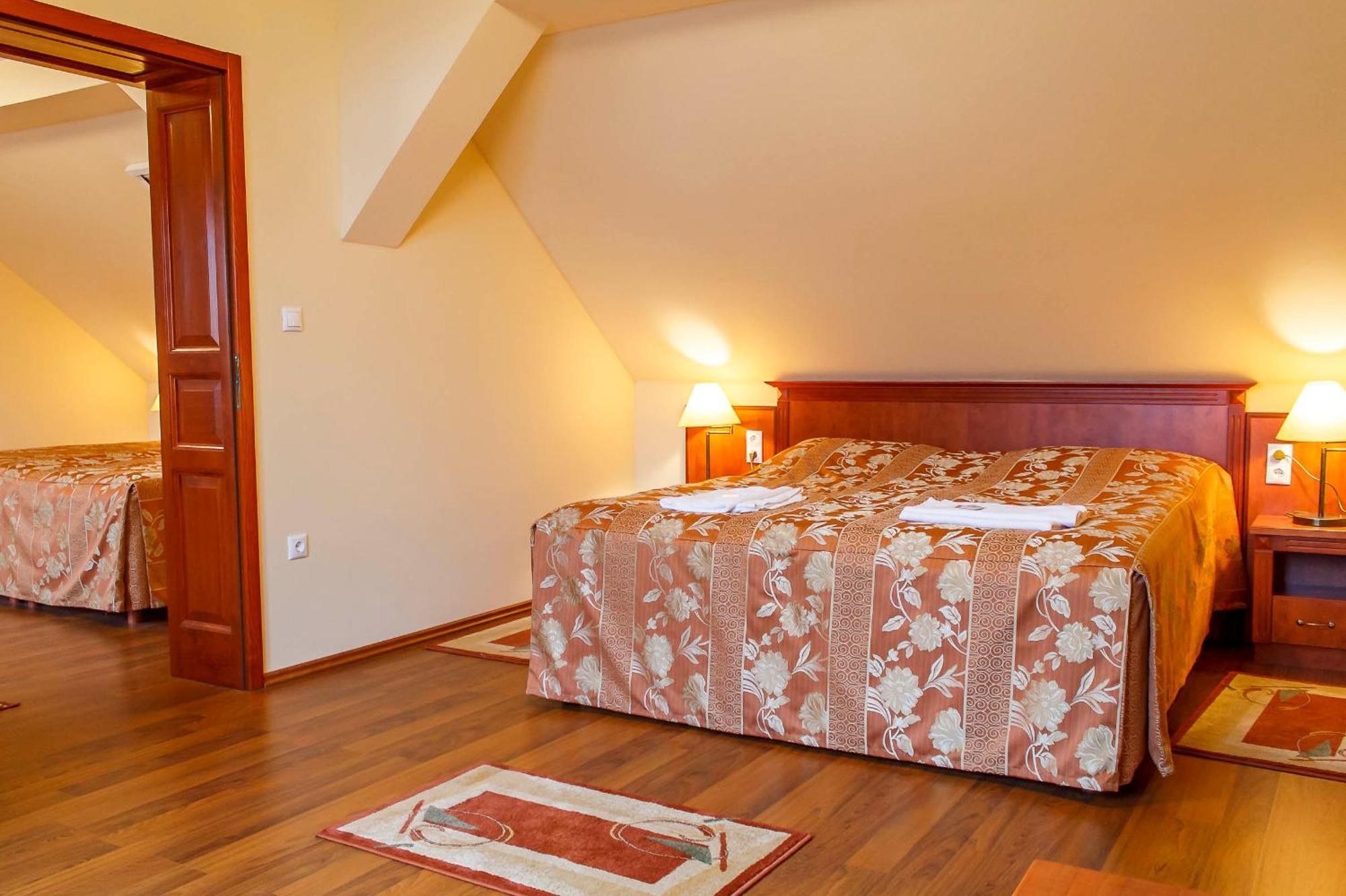 Pannon Hotel Bejelentkezes 20 Oraig, Check-In Until 20 O'Clock, Einchecken Bis 20 Uhr Мохач Экстерьер фото