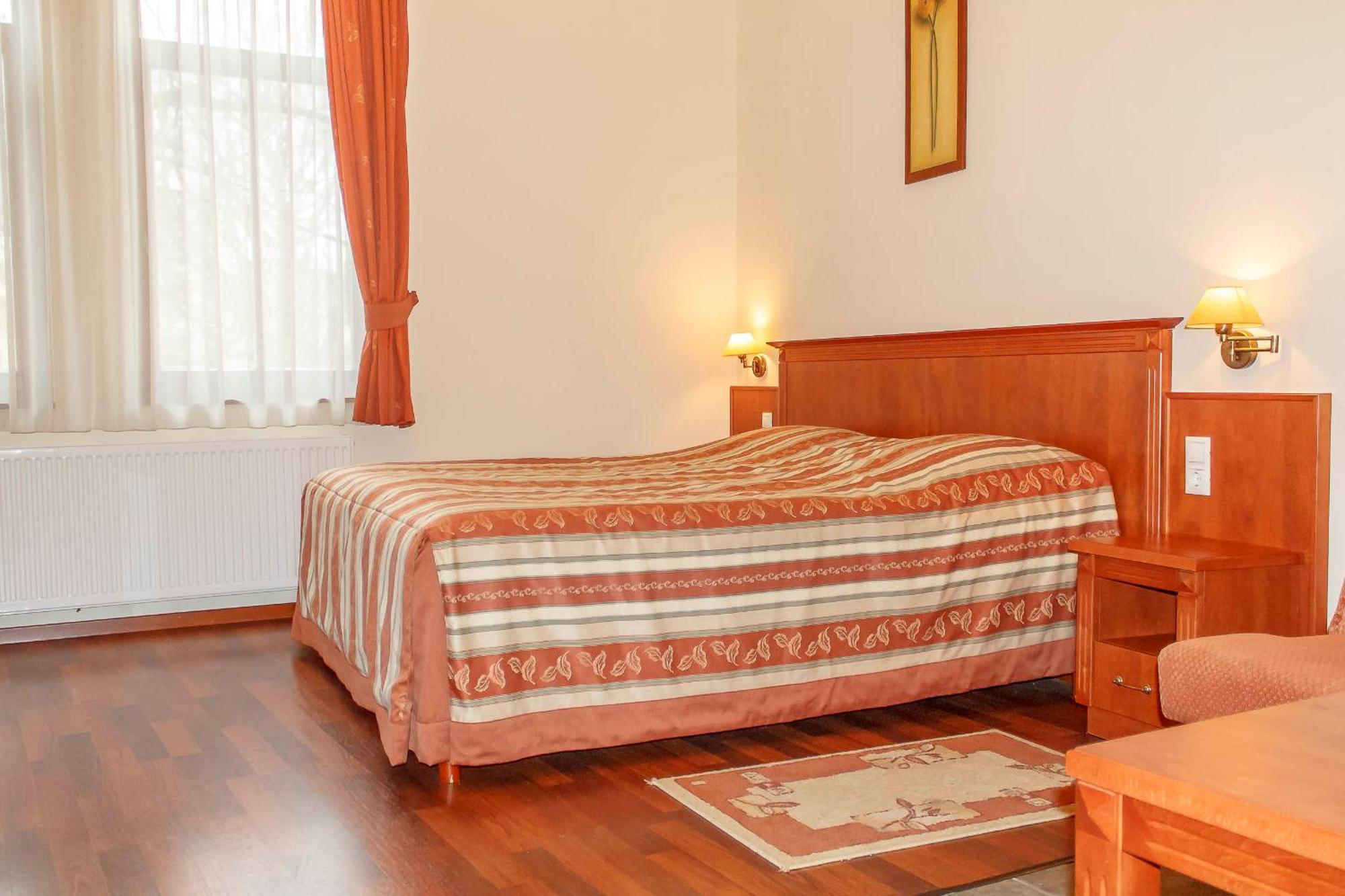 Pannon Hotel Bejelentkezes 20 Oraig, Check-In Until 20 O'Clock, Einchecken Bis 20 Uhr Мохач Экстерьер фото