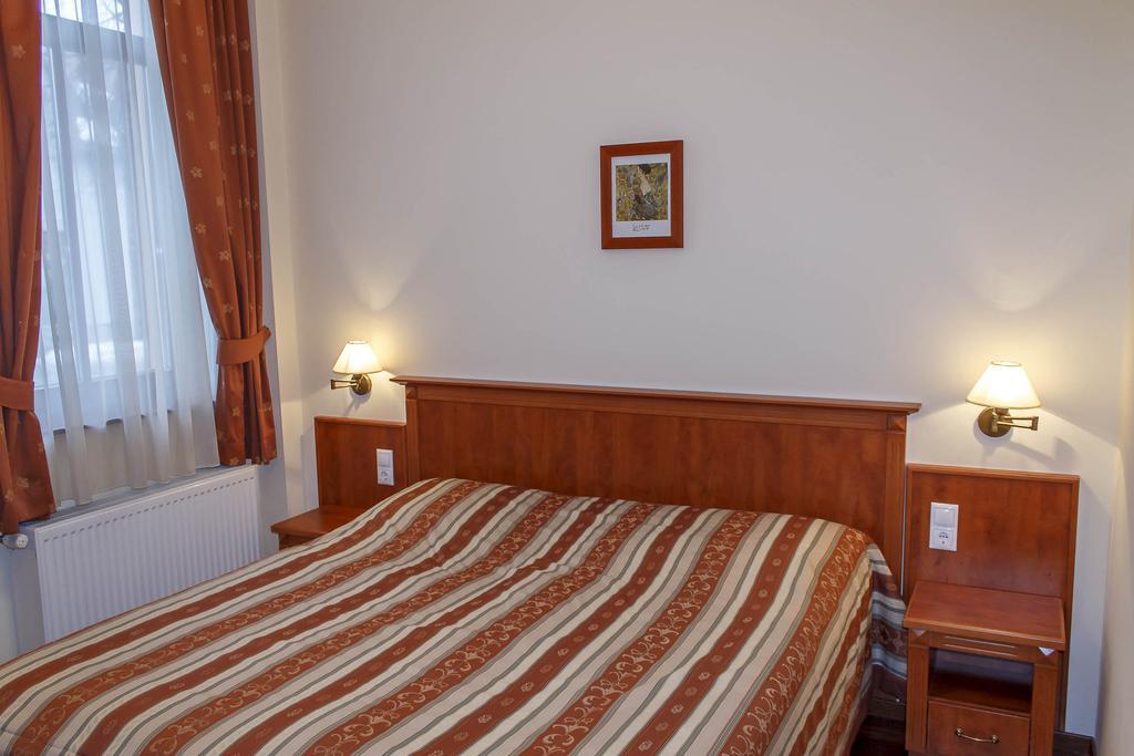 Pannon Hotel Bejelentkezes 20 Oraig, Check-In Until 20 O'Clock, Einchecken Bis 20 Uhr Мохач Экстерьер фото