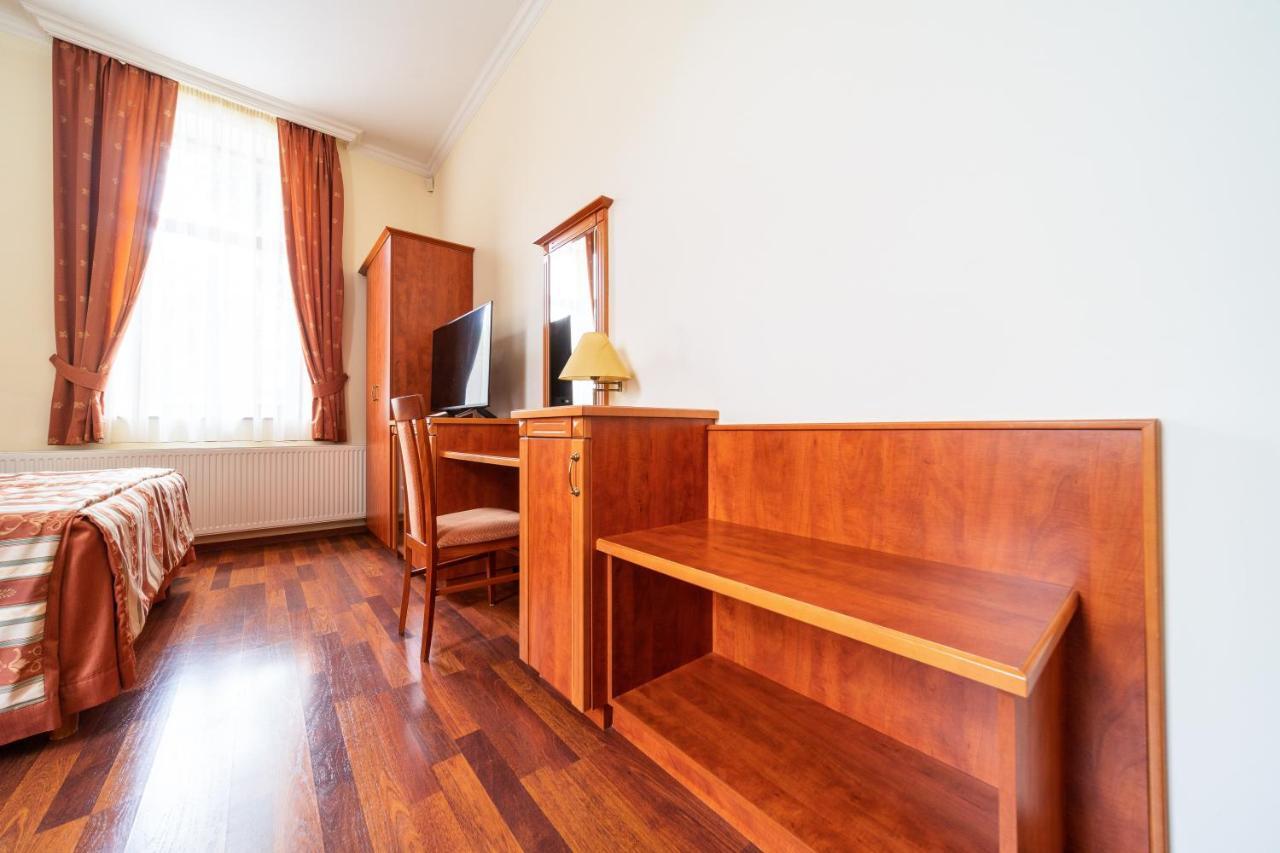 Pannon Hotel Bejelentkezes 20 Oraig, Check-In Until 20 O'Clock, Einchecken Bis 20 Uhr Мохач Экстерьер фото