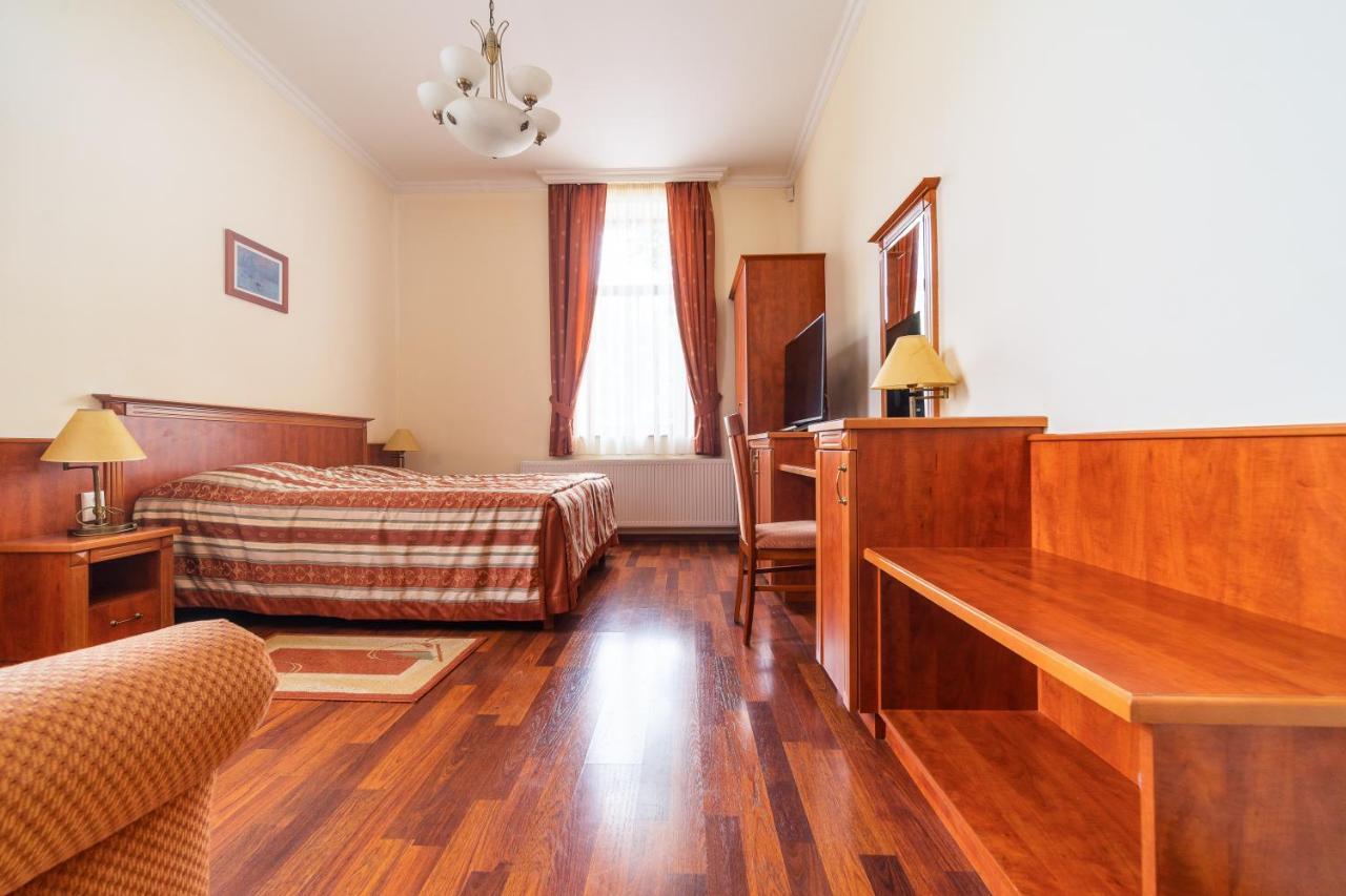 Pannon Hotel Bejelentkezes 20 Oraig, Check-In Until 20 O'Clock, Einchecken Bis 20 Uhr Мохач Экстерьер фото