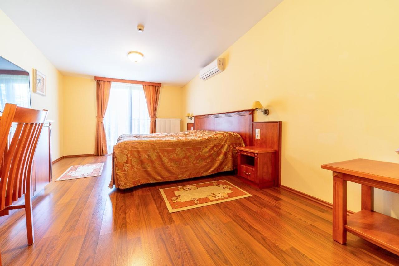 Pannon Hotel Bejelentkezes 20 Oraig, Check-In Until 20 O'Clock, Einchecken Bis 20 Uhr Мохач Экстерьер фото