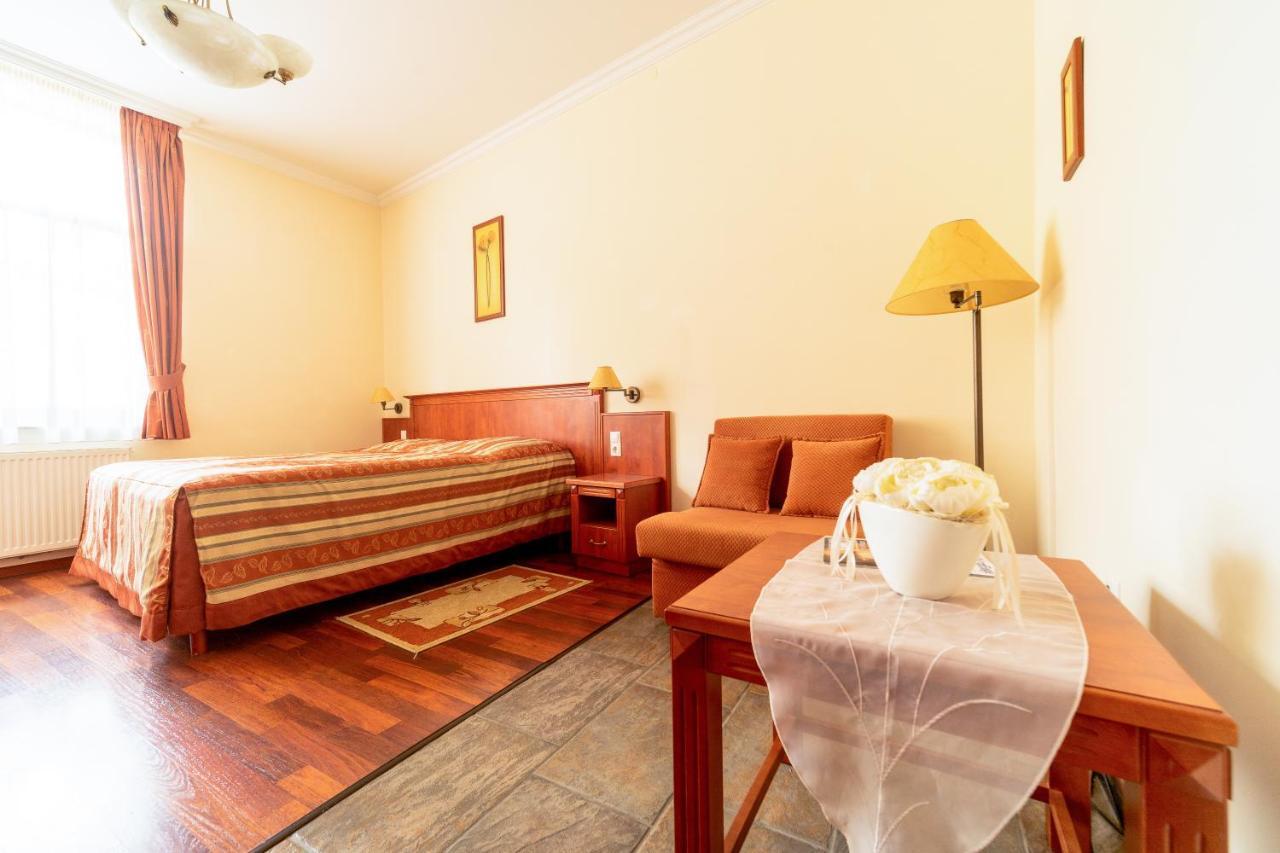 Pannon Hotel Bejelentkezes 20 Oraig, Check-In Until 20 O'Clock, Einchecken Bis 20 Uhr Мохач Экстерьер фото
