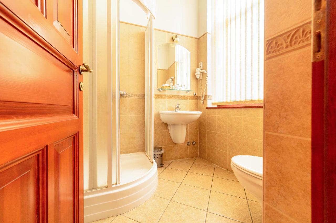 Pannon Hotel Bejelentkezes 20 Oraig, Check-In Until 20 O'Clock, Einchecken Bis 20 Uhr Мохач Экстерьер фото