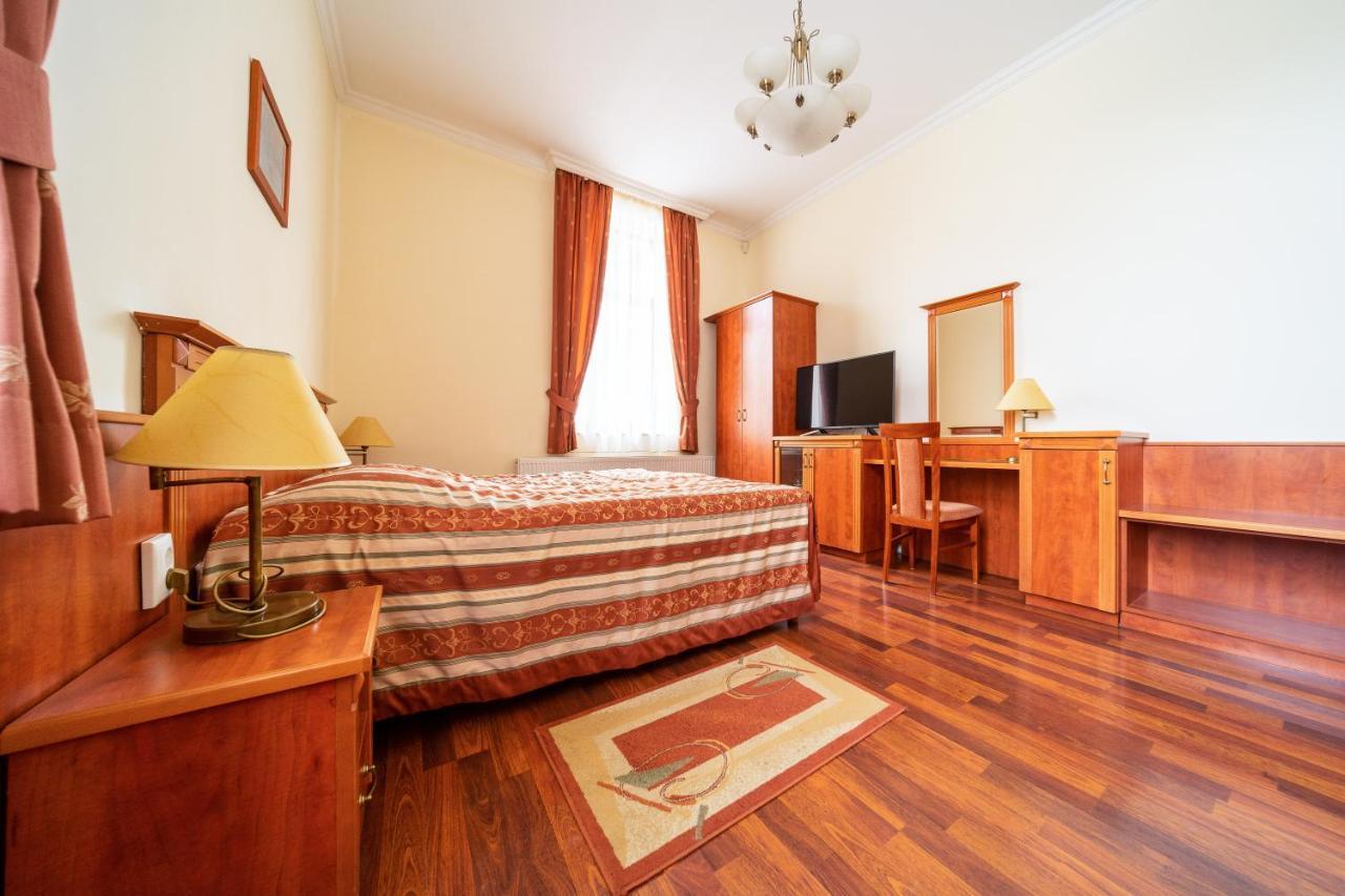 Pannon Hotel Bejelentkezes 20 Oraig, Check-In Until 20 O'Clock, Einchecken Bis 20 Uhr Мохач Экстерьер фото
